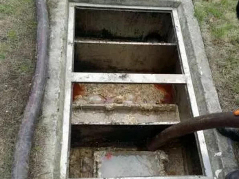 加乐镇隔油池清理
