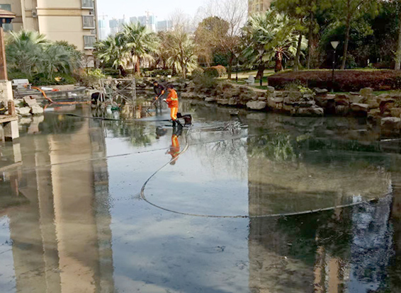 加乐镇景观池淤泥清理