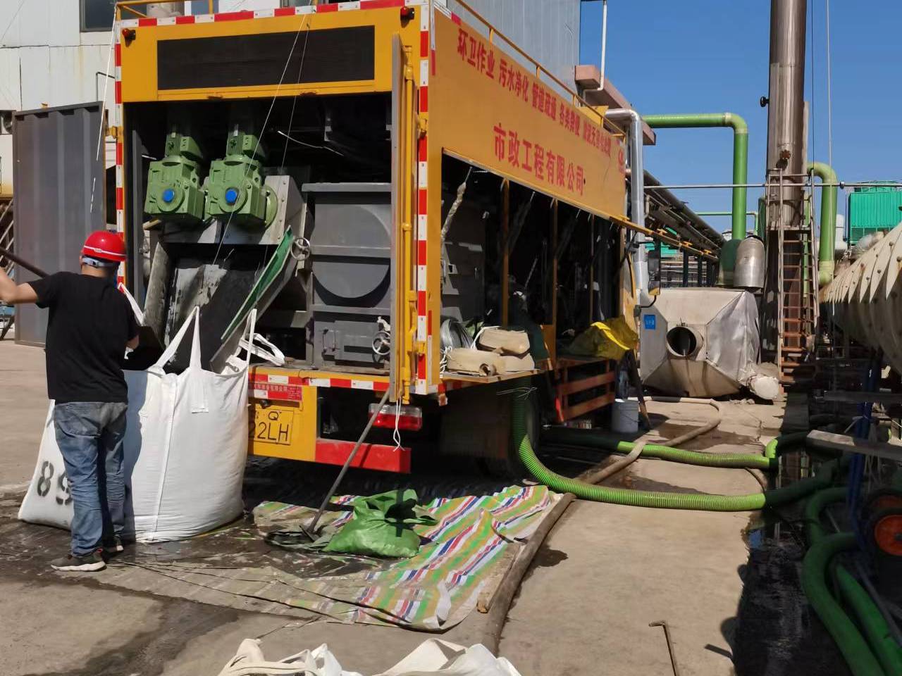 加乐镇淤泥压干处理