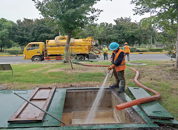 加乐镇化油池清理