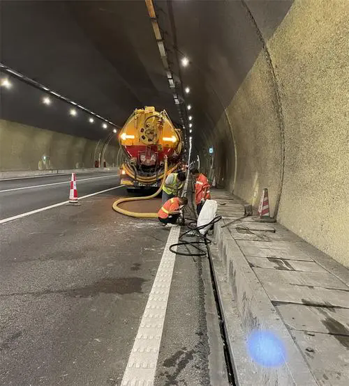 加乐镇隧道排水渠清淤